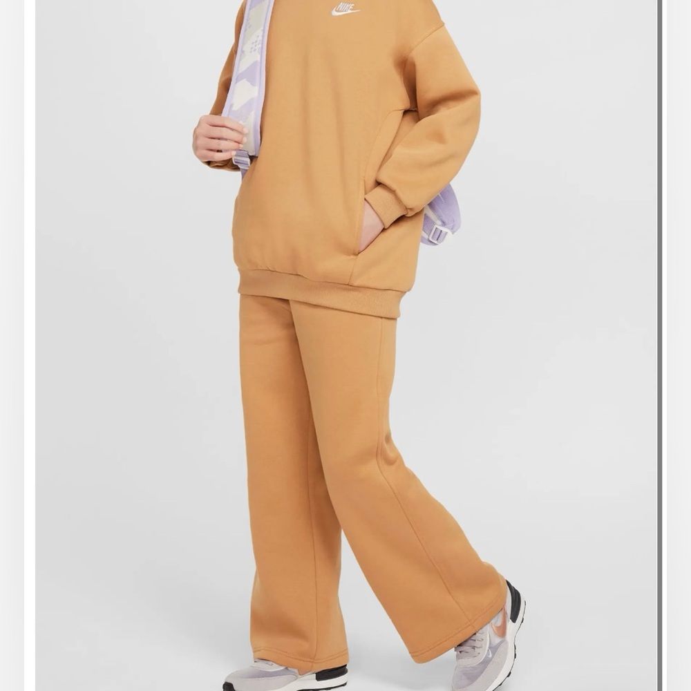 Nike Sportswear Club Fleece Wide-Leg Pants Color Flax Size Medium